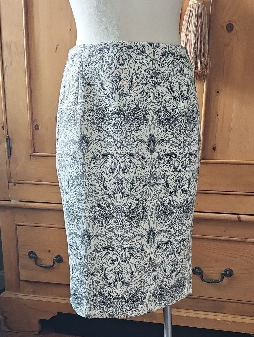 MNG Collection Printed Scuba Pencil Skirt Size 4